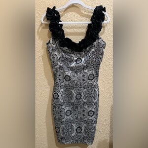 Maggy London Party Knee Length Black & White Satiny Sheath Dress Size 8